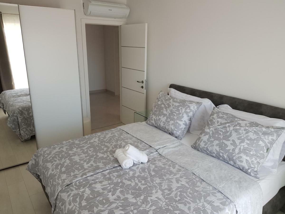 Apartmani Marella Donji Seget Exteriör bild