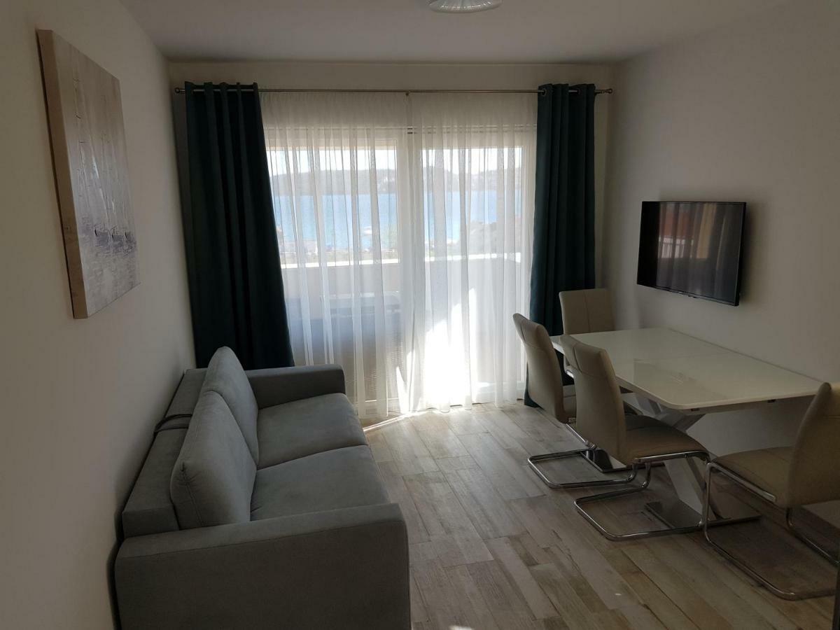 Apartmani Marella Donji Seget Exteriör bild