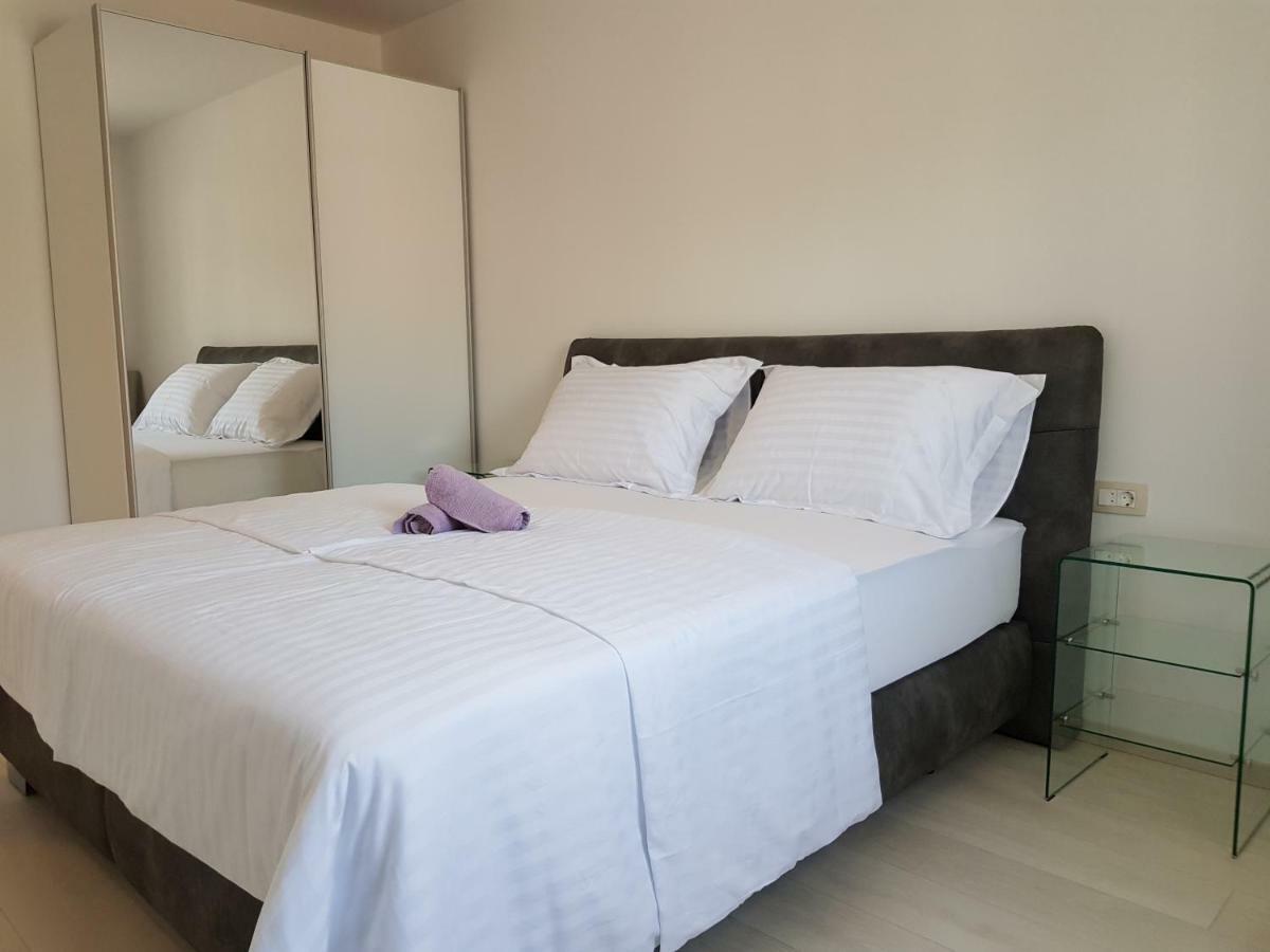 Apartmani Marella Donji Seget Exteriör bild