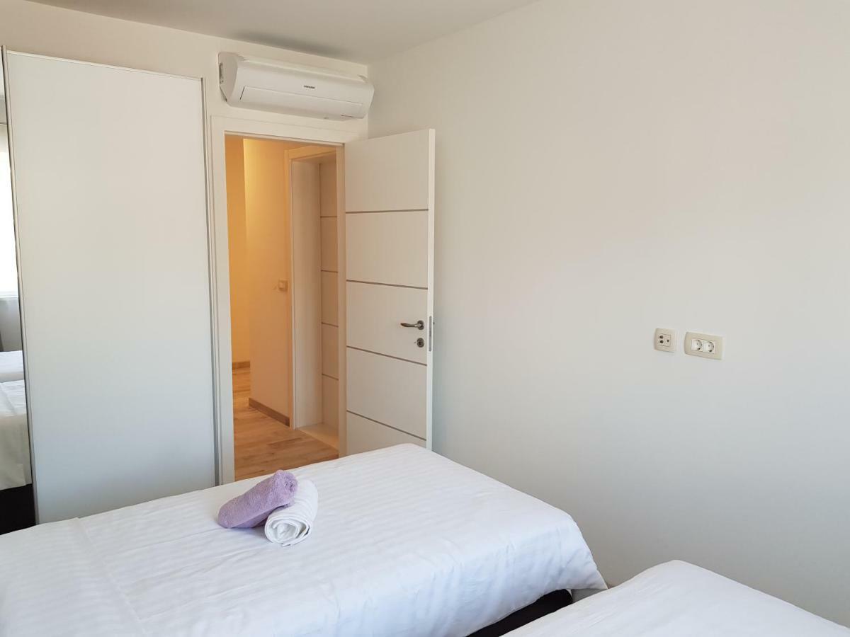 Apartmani Marella Donji Seget Exteriör bild